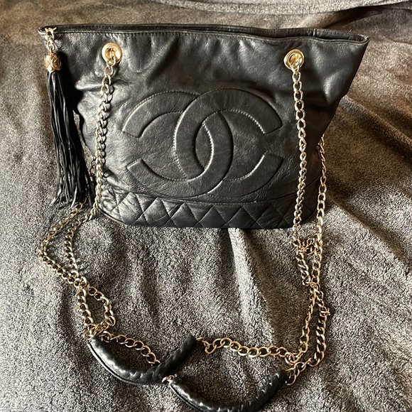 Vintage 1980 Chanel Lambskin tote - Picture 10 of 10